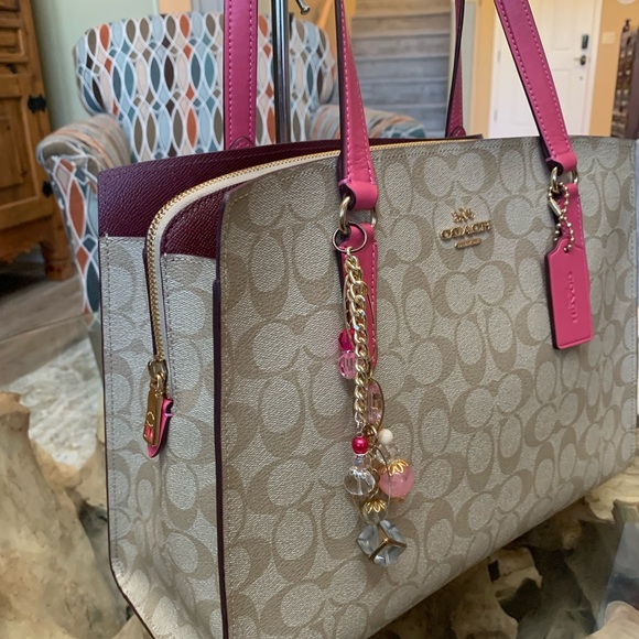 💥💥SOLD💥💥Tatum Carryall Tote - Picture 3 of 9